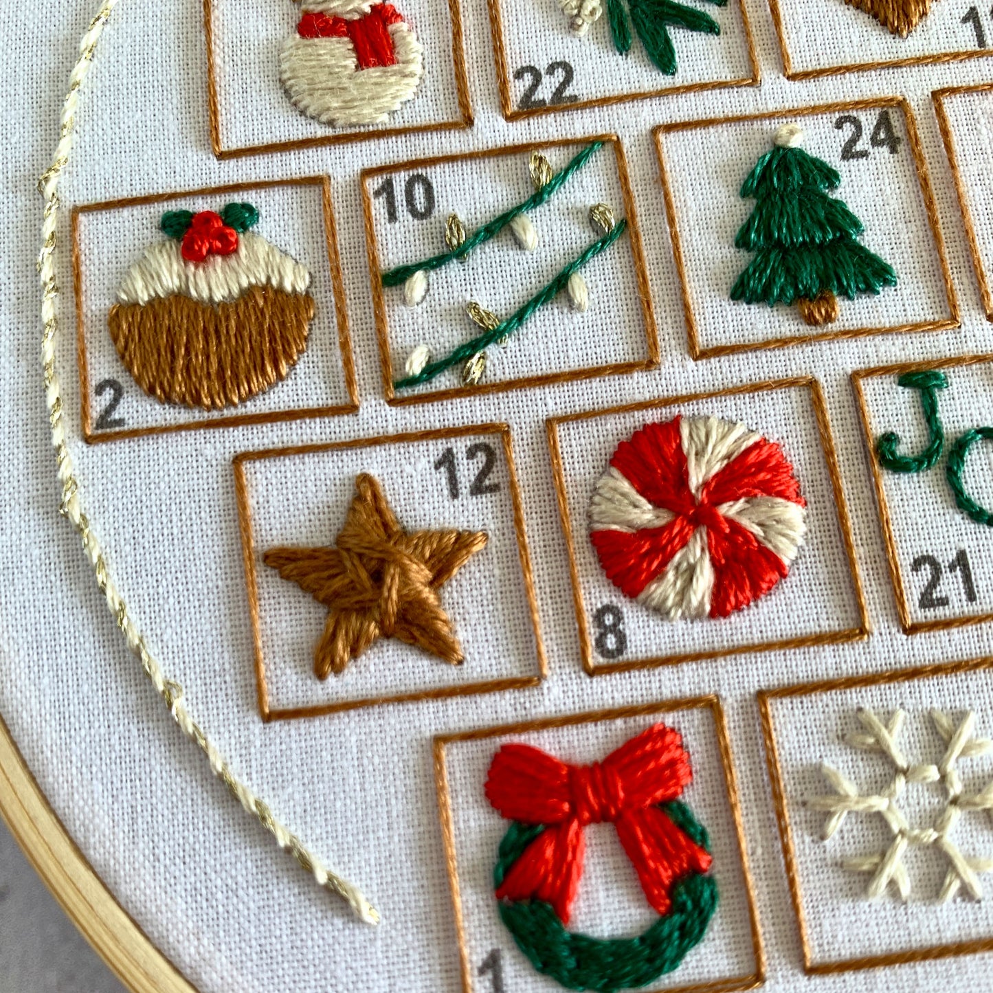Digital download. Embroidery Advent Calendar hoop art PDF pattern with instructions. Stitch a square a day 1st-24th December