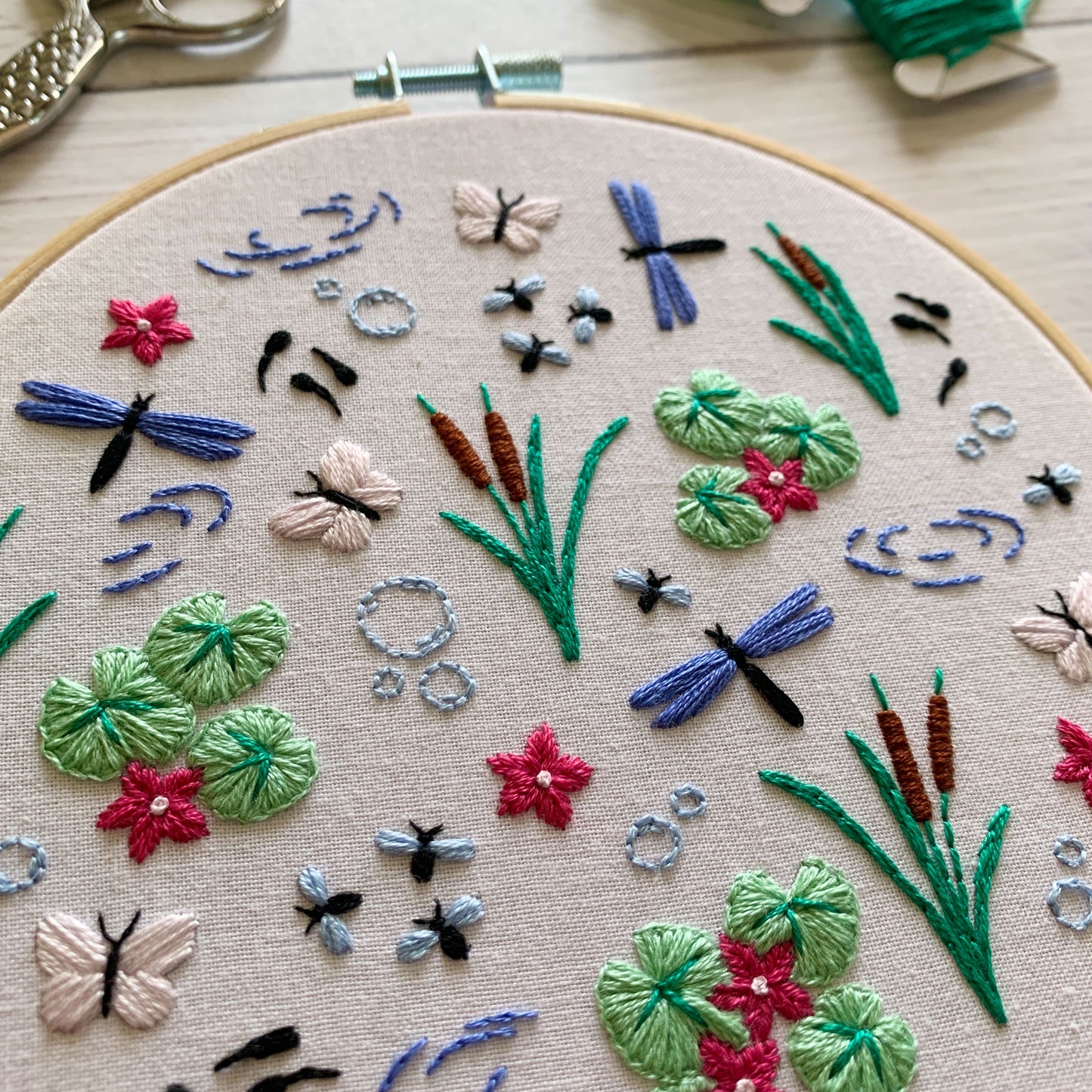 Digital download. Pond life embroidery hoop art PDF pattern with instructions. Wildlife lily pads dragonflies beginner wall decor project