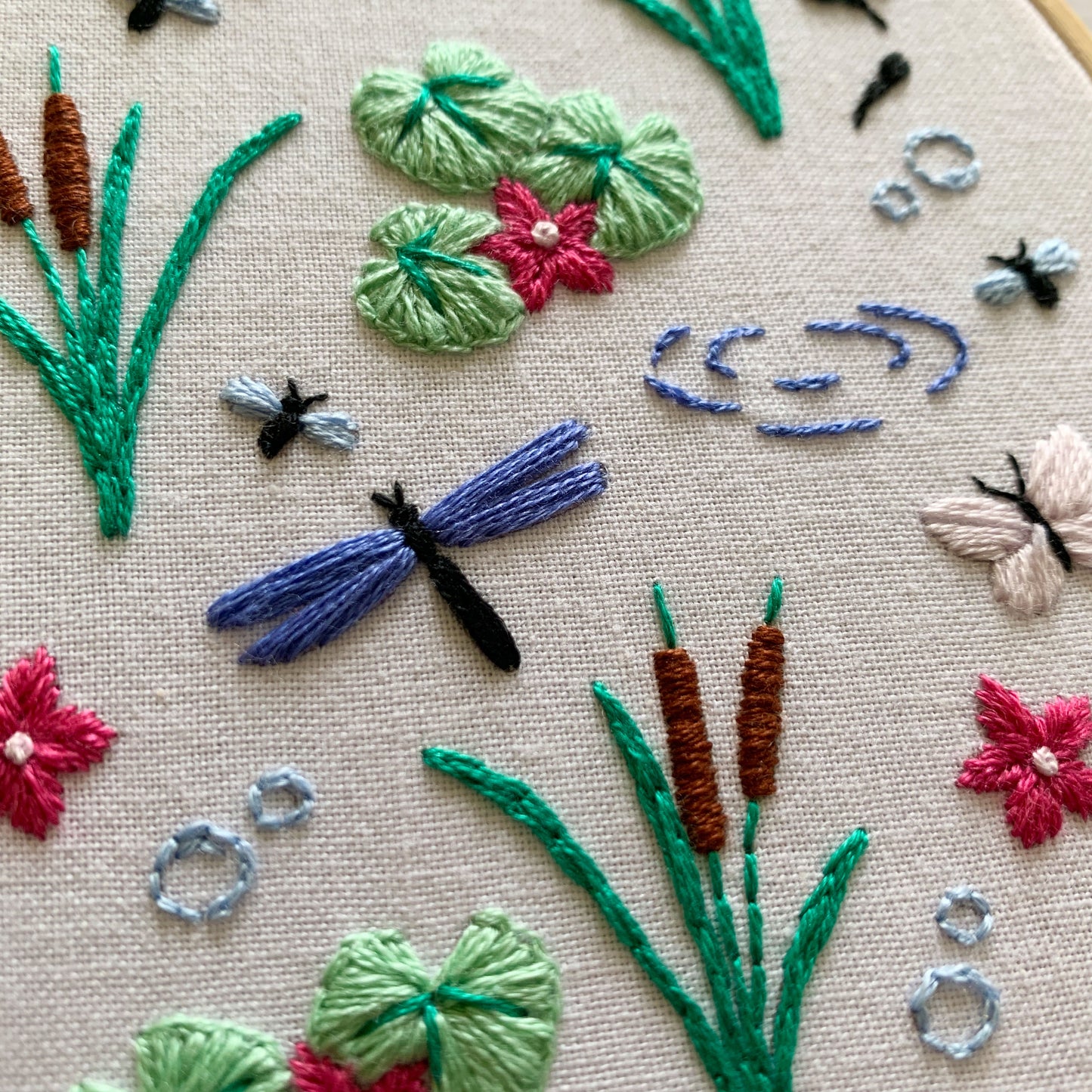Digital download. Pond life embroidery hoop art PDF pattern with instructions. Wildlife lily pads dragonflies beginner wall decor project