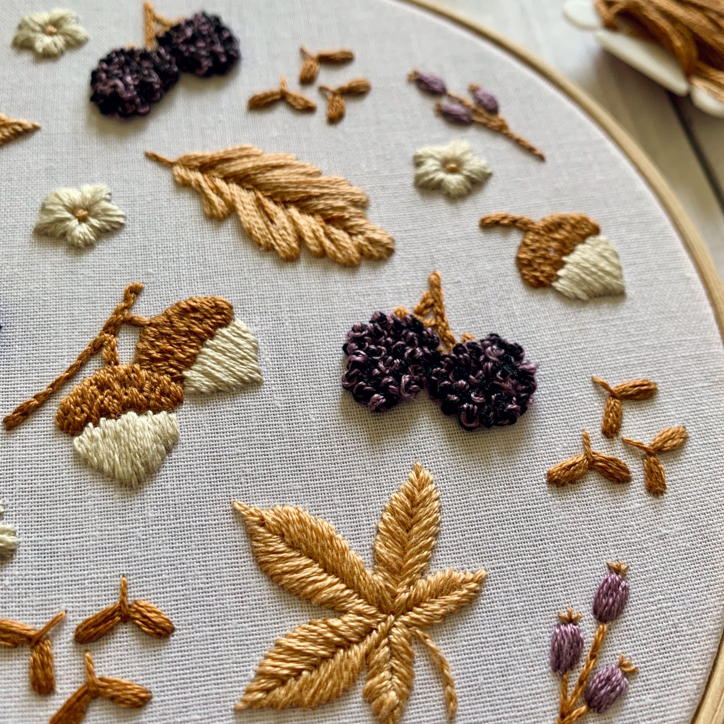 Digital download. Blackberries and acorns hoop art PDF pattern with instructions