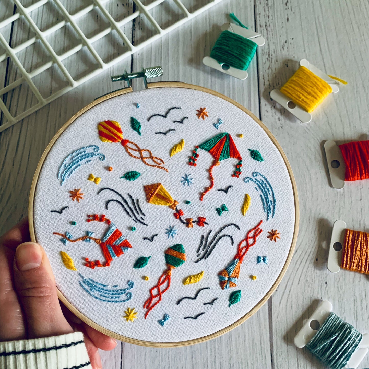 Digital download. Kites embroidery hoop art PDF pattern with instructions. Outdoor birds beginner crewel wall decor project