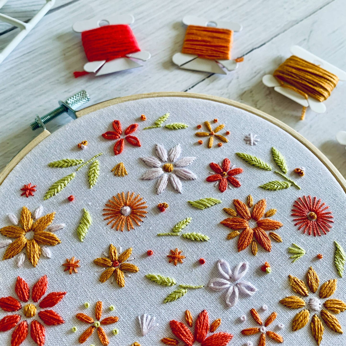 Digital download. Spring floral embroidery hoop art PDF pattern with instructions. Summer flowers beginner crewel wall decor project