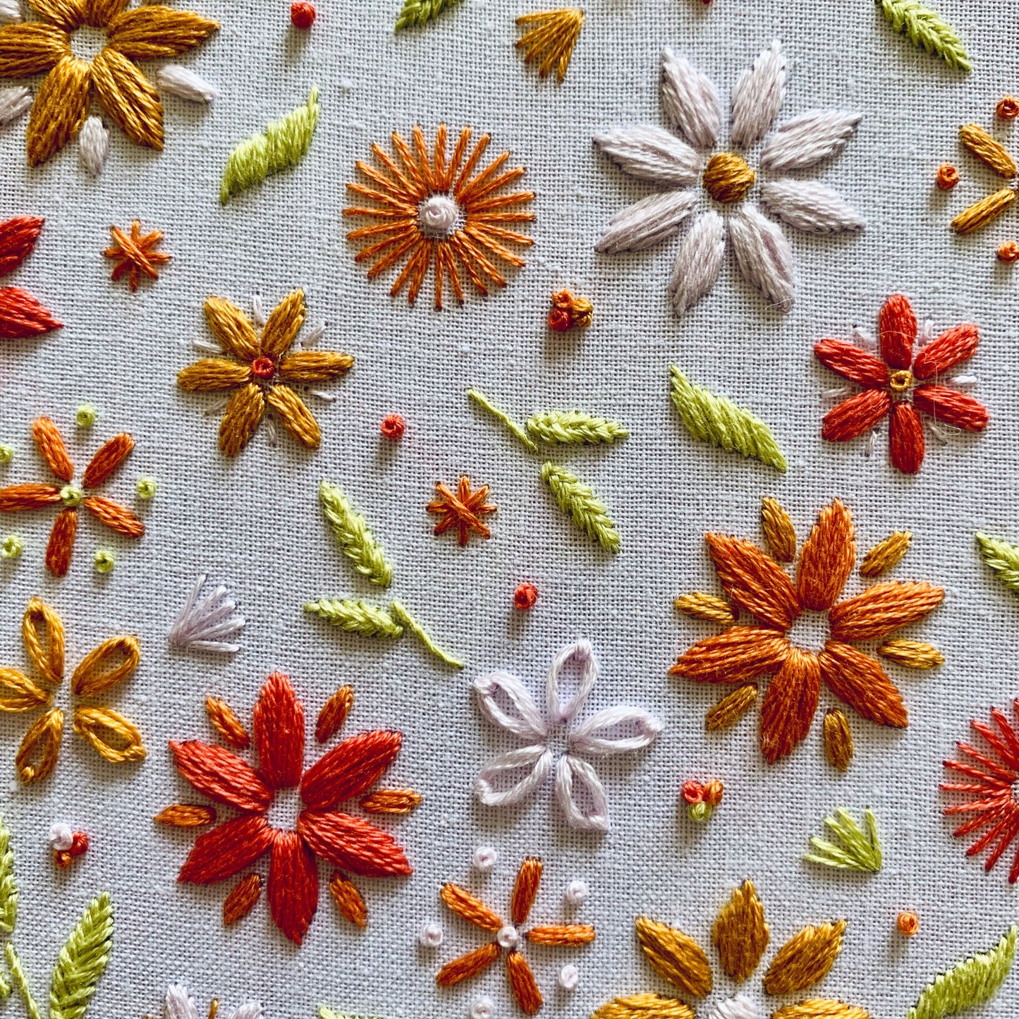 Digital download. Spring floral embroidery hoop art PDF pattern with instructions. Summer flowers beginner crewel wall decor project