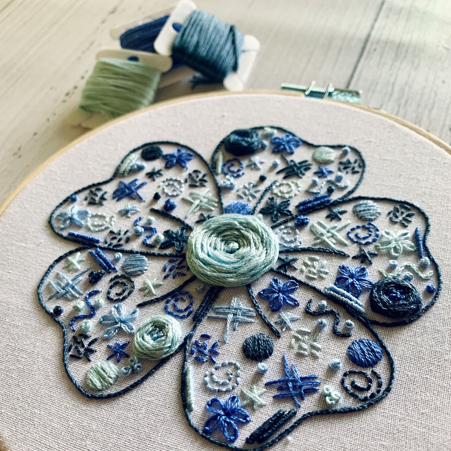 Digital download. Large flower embroidery hoop art PDF pattern with instructions. Floral nature beginner crewel wall decor project