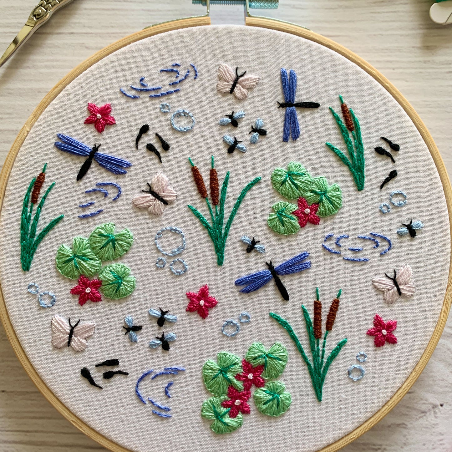 Digital download. Pond life embroidery hoop art PDF pattern with instructions.  Wildlife lily pads dragonflies beginner wall decor project