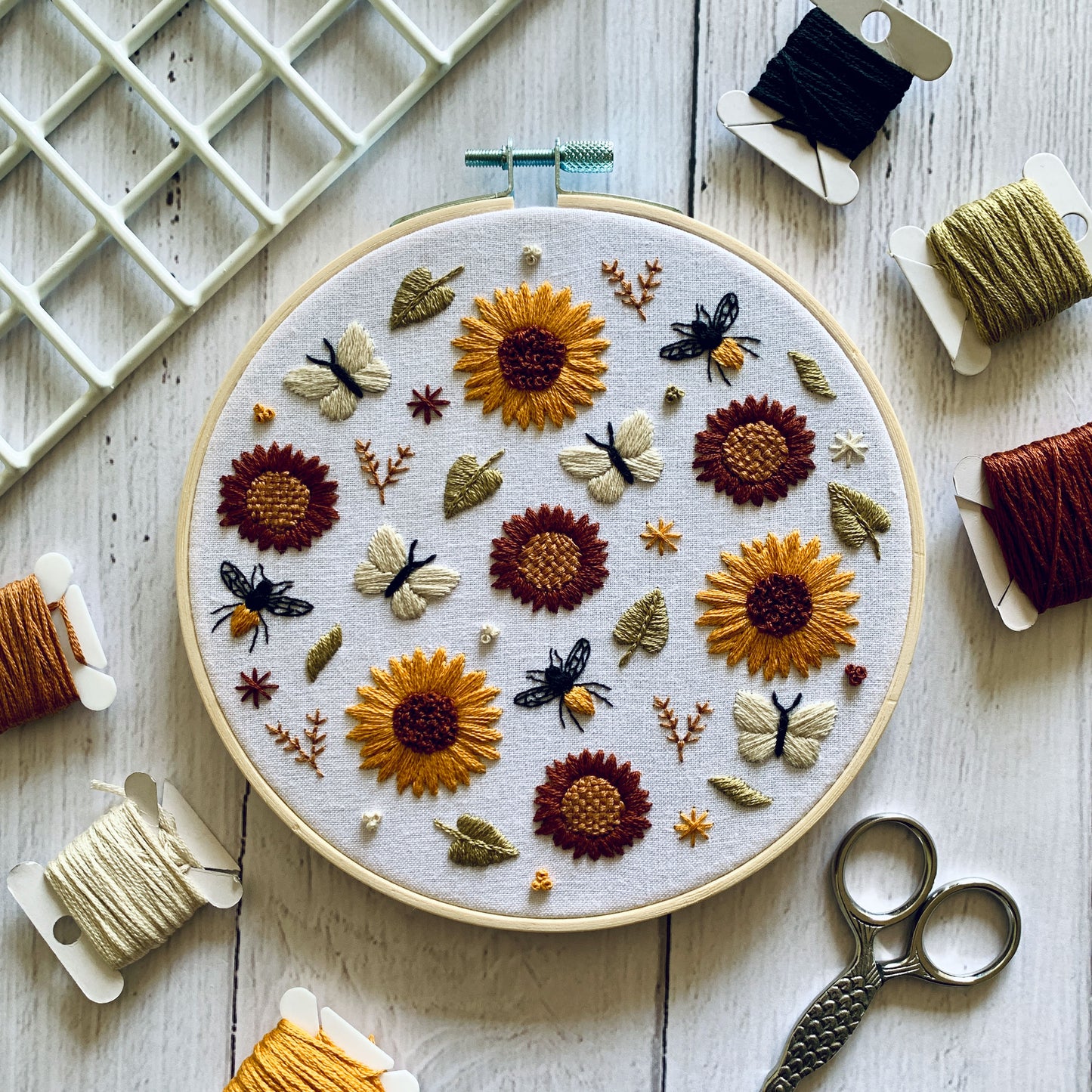 Sunflower Embroidery Kit - DIY Beginner Craft for Relaxation and Mindfulness. Floral Summer Hand Sewing Pattern