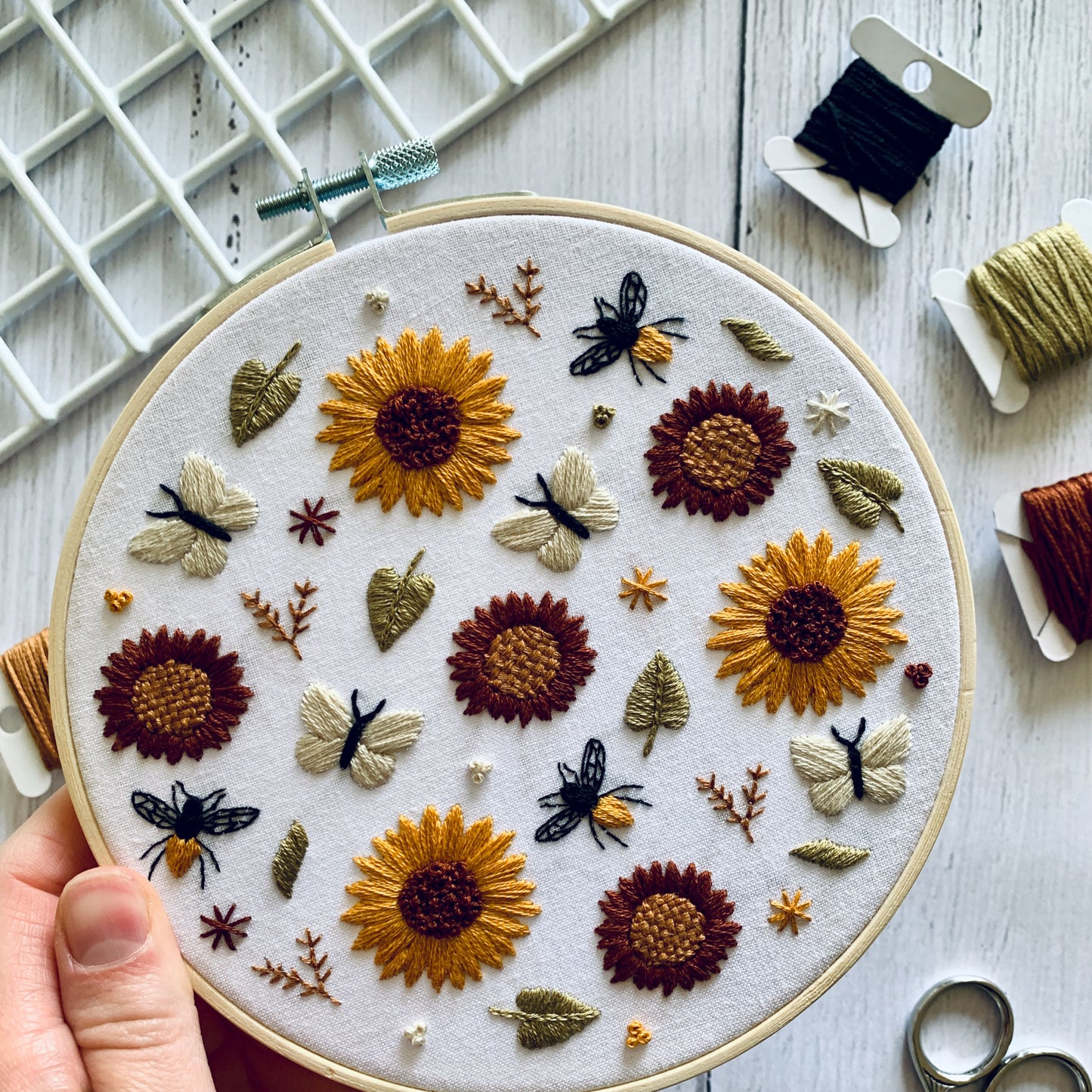 Sunflower Embroidery Kit - DIY Beginner Craft for Relaxation and Mindfulness. Floral Summer Hand Sewing Pattern