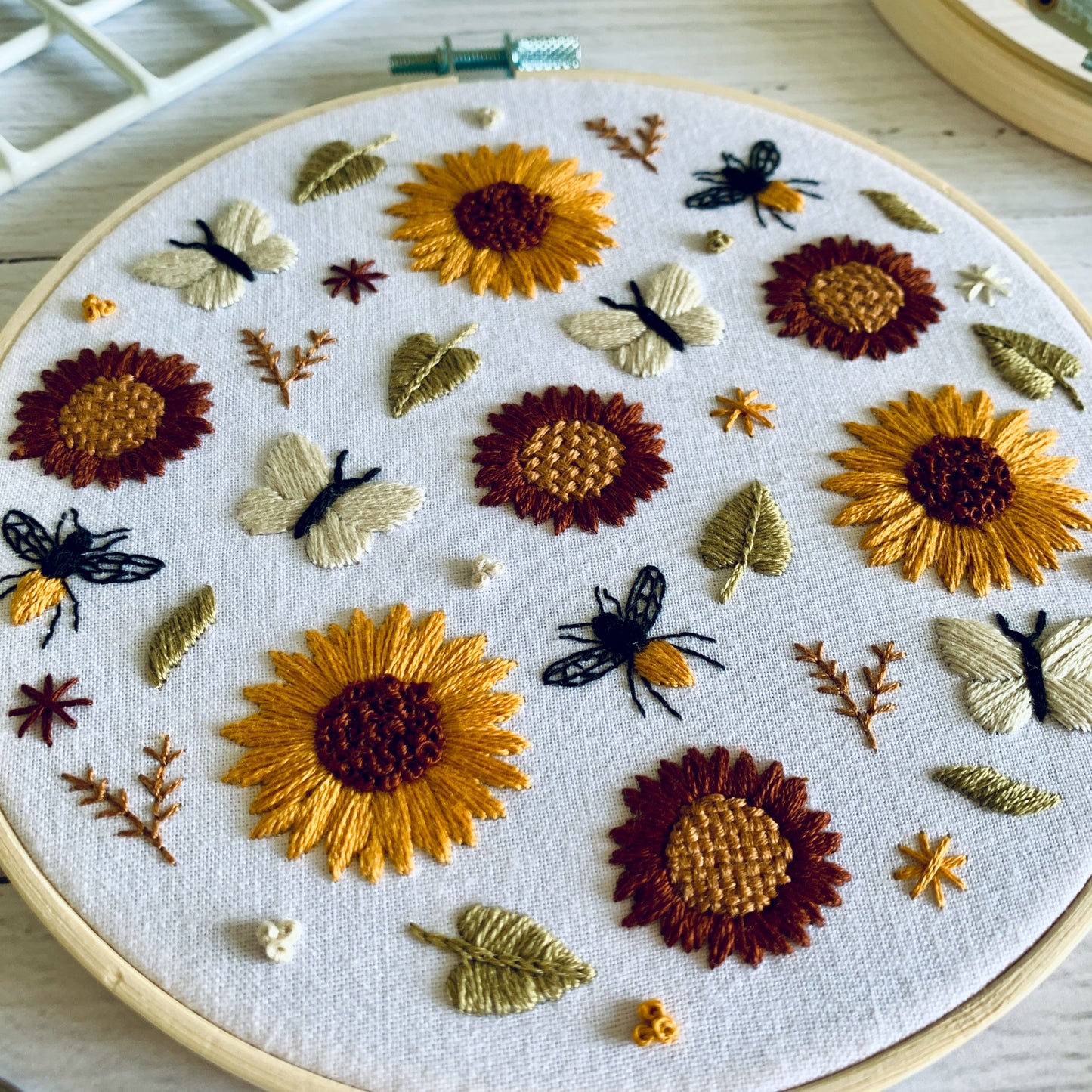 Sunflower Embroidery Kit - DIY Beginner Craft for Relaxation and Mindfulness. Floral Summer Hand Sewing Pattern