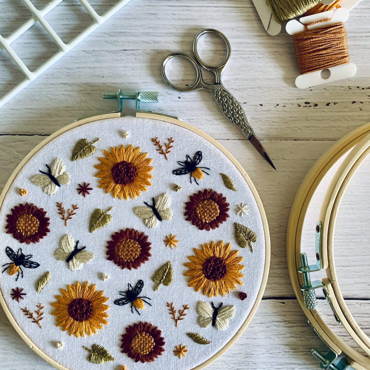 Sunflower Embroidery Kit - DIY Beginner Craft for Relaxation and Mindfulness. Floral Summer Hand Sewing Pattern