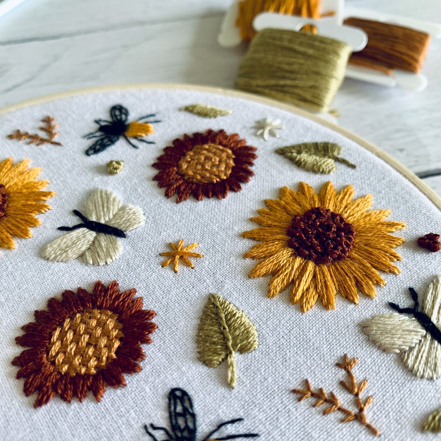 Sunflower Embroidery Kit - DIY Beginner Craft for Relaxation and Mindfulness. Floral Summer Hand Sewing Pattern