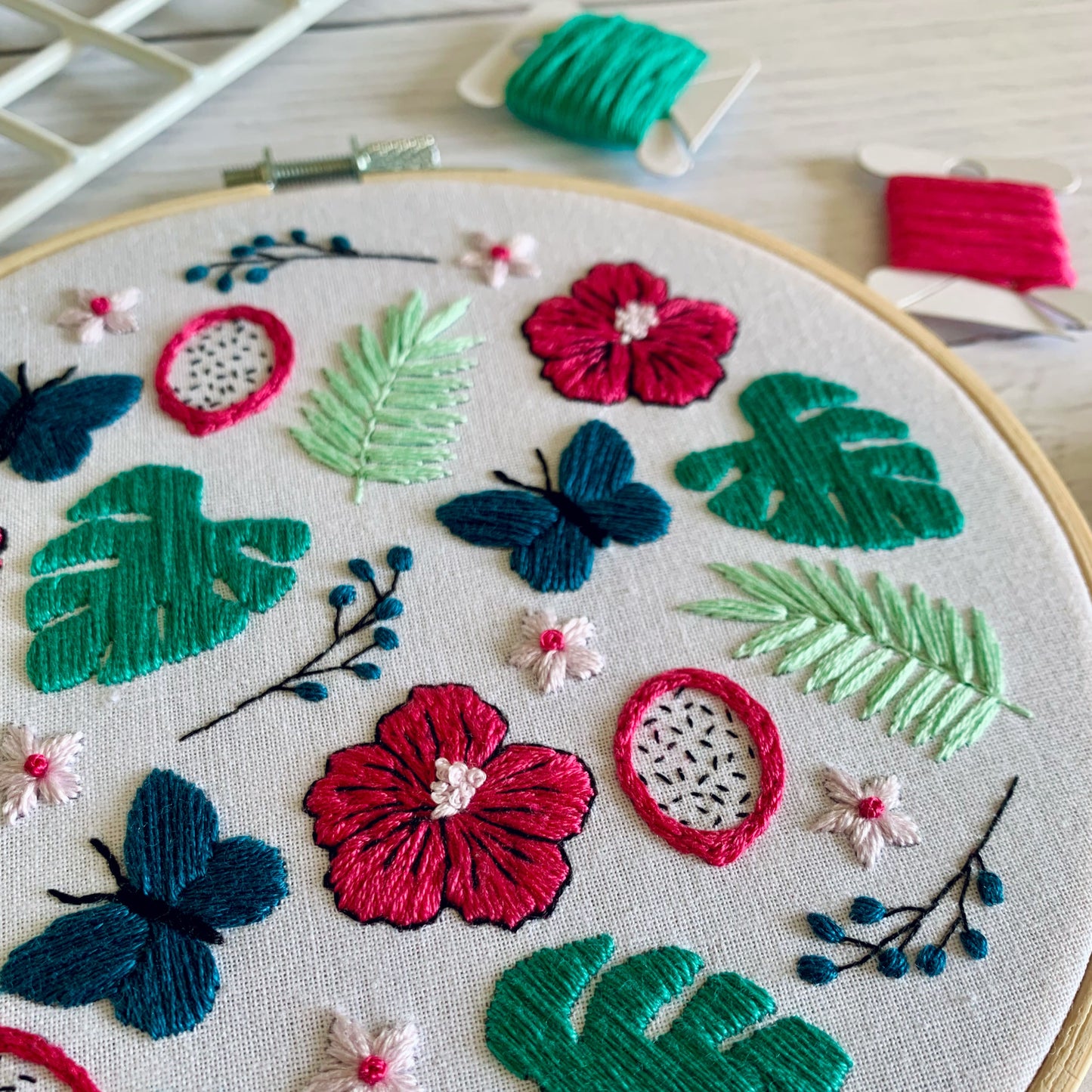 Tropical Botanical Embroidery Kit – DIY Hand Embroidery Craft for Beginners, Needlework Gift