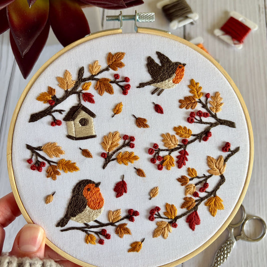 Autumn Robin Embroidery Kit – Woodland Bird DIY Hand Embroidery Craft for Beginners