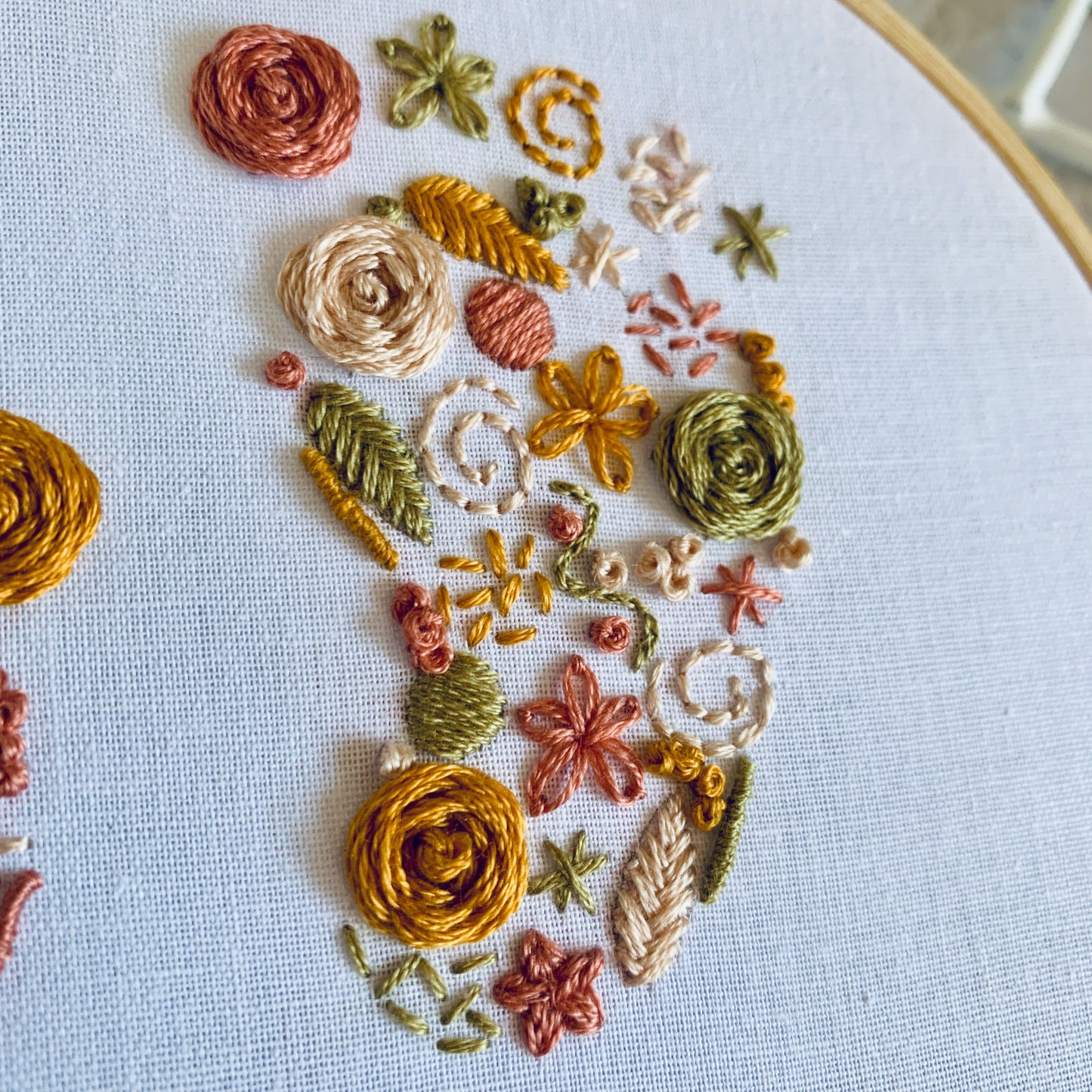 Full embroidery kit. Custom baby feet embroidery hoop art. Choose your colours. DIY craft project for newborn