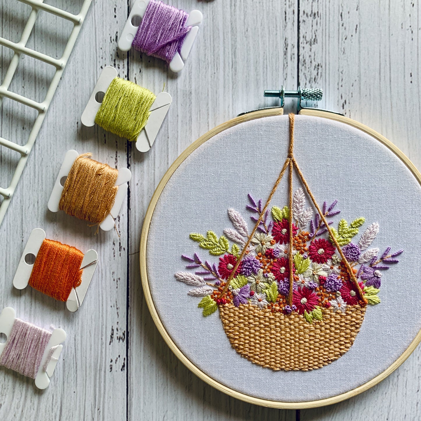 Floral Hanging Basket Embroidery Kit – DIY Hand Embroidery Craft for Beginners, Needlework Gift