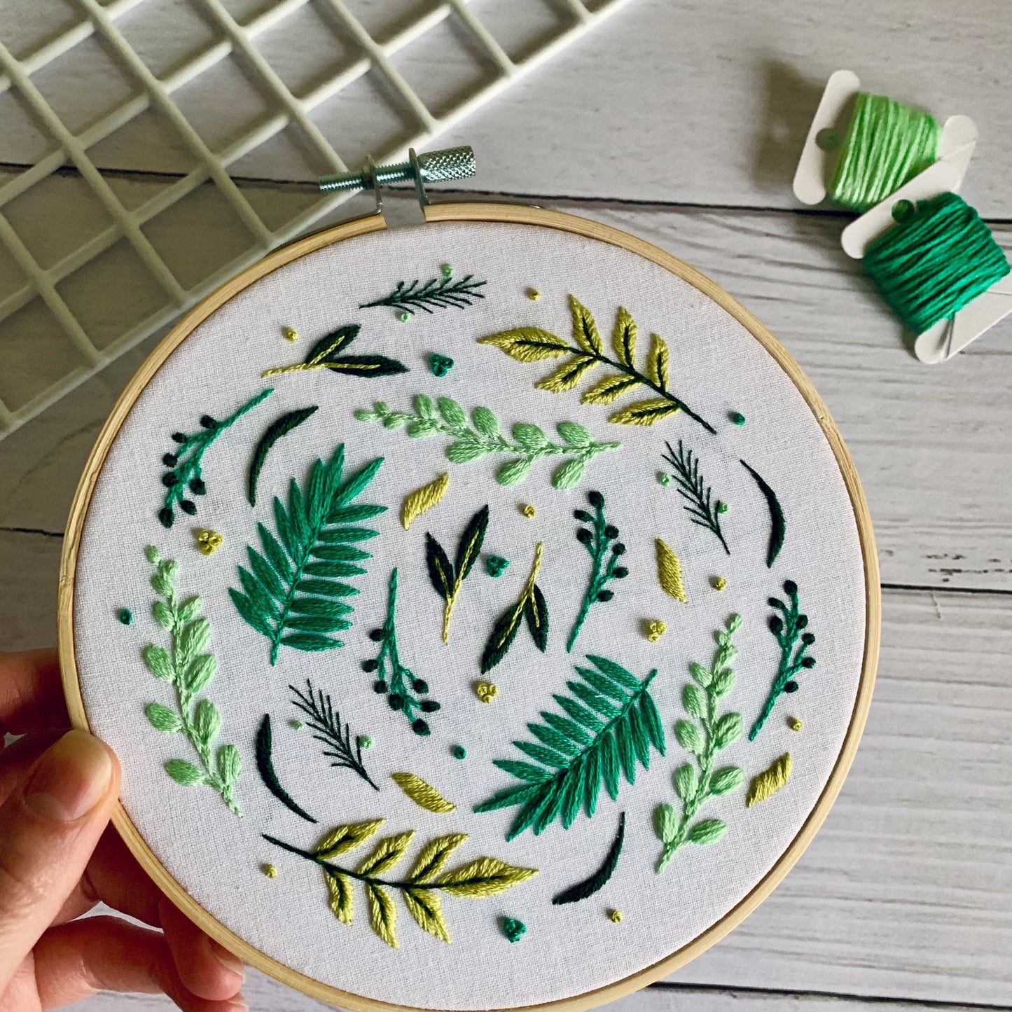 Digital download. Foliage embroidery hoop art PDF pattern with instructions. Leaf botanical plants beginner crewel wall decor project