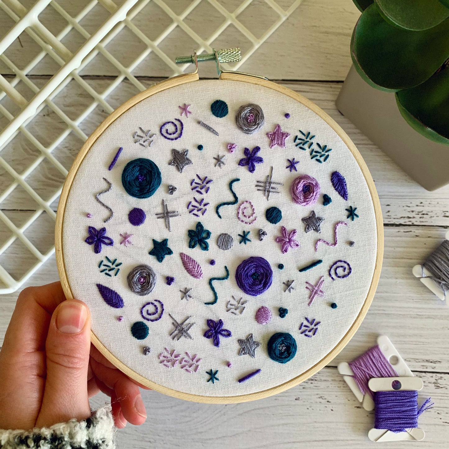 Full embroidery kit. Beginner doodle DIY hoop art craft. Includes 11 stitches! Adult anxiety/stress relief squiggle gift