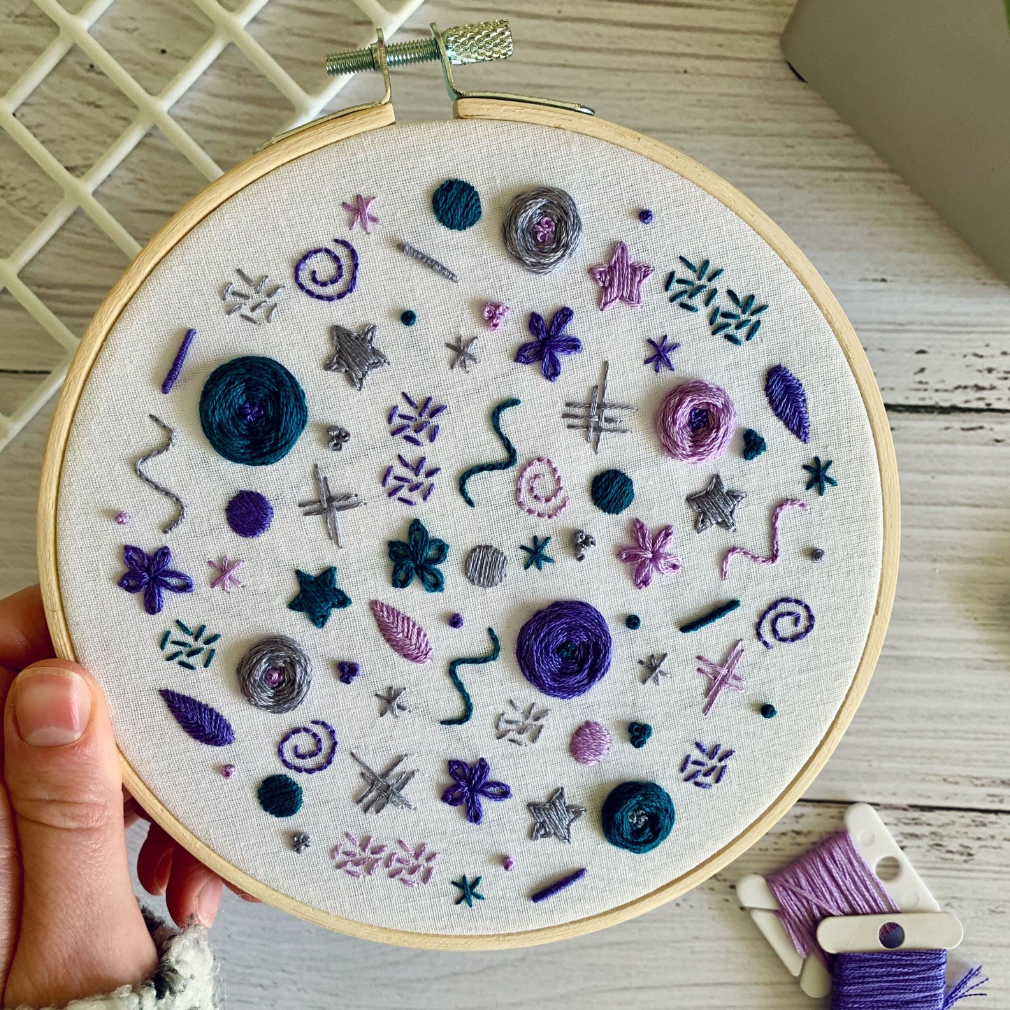 Digital download. 11 different stitches beginner doodle embroidery hoop art PDF pattern with instructions