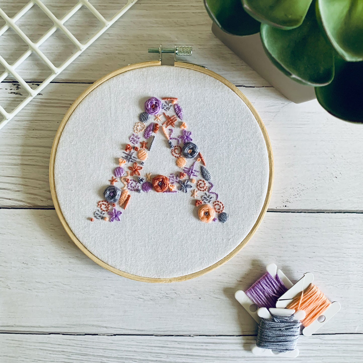 Digital download. Custom letter/initial embroidery hoop art PDF pattern with instructions. Personalised letter wall decor project