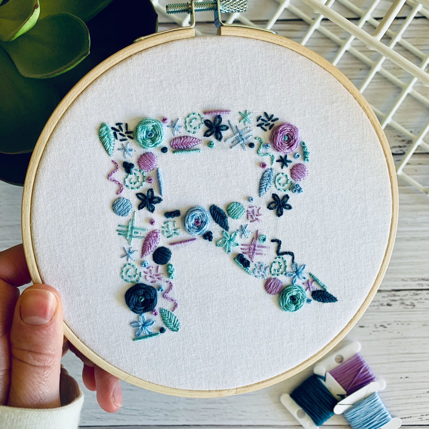 Digital download. Custom letter/initial embroidery hoop art PDF pattern with instructions. Personalised letter wall decor project