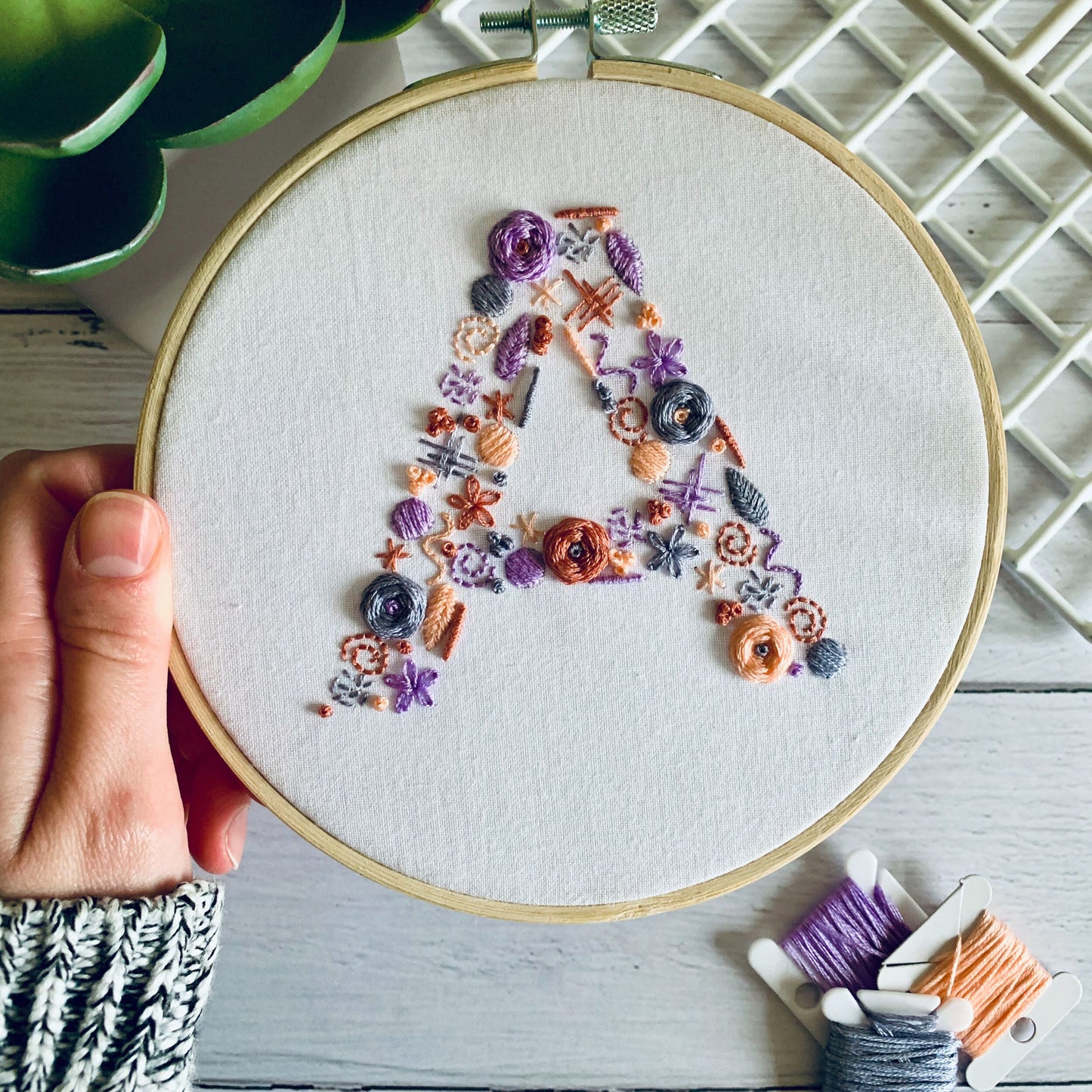 Digital download. Custom letter/initial embroidery hoop art PDF pattern with instructions. Personalised letter wall decor project