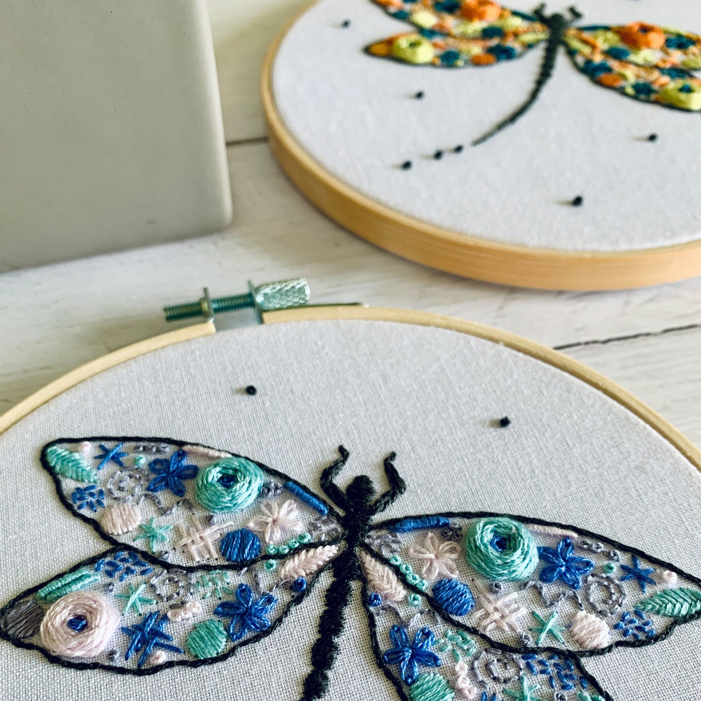 Full embroidery kit. Dragonfly DIY beginner hoop art craft. Adult anxiety/stress relief insect wildlife gift. Choose your colours!