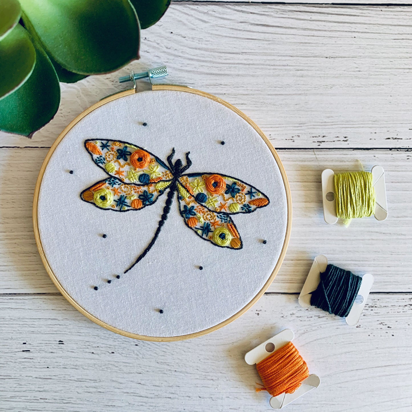 Digital download. Dragonfly embroidery hoop art PDF pattern with instructions. Inspirational wildlife beginner crewel wall decor project