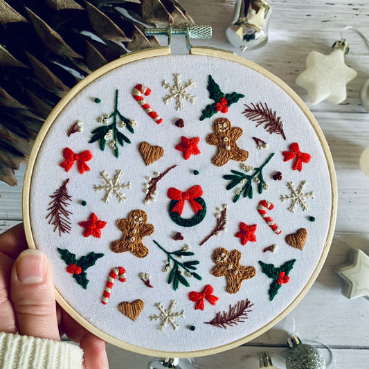 Digital download. Festive gingerbread embroidery hoop art PDF pattern with instructions. Christmas holiday beginner wall decor project