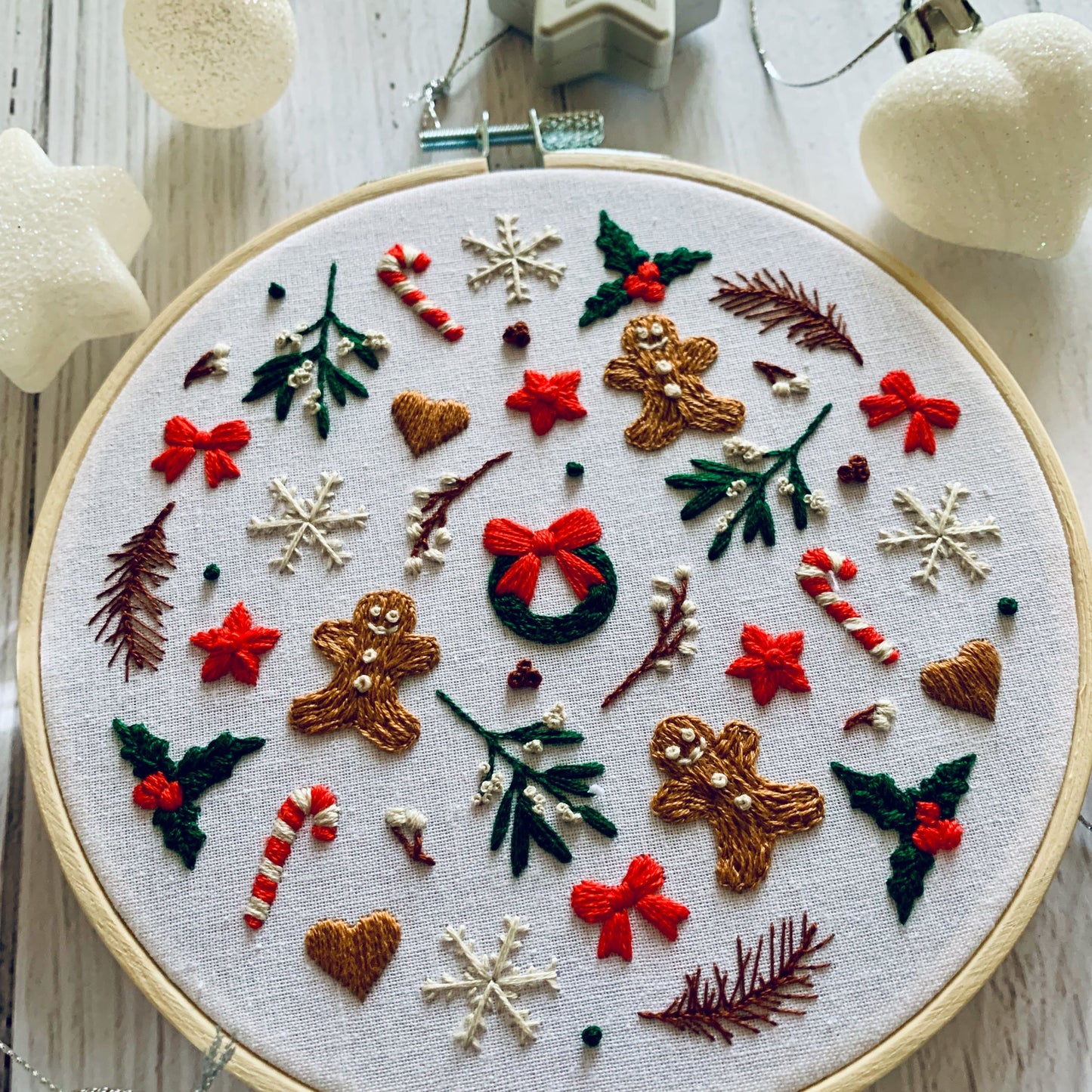 Digital download. Festive gingerbread embroidery hoop art PDF pattern with instructions. Christmas holiday beginner wall decor project