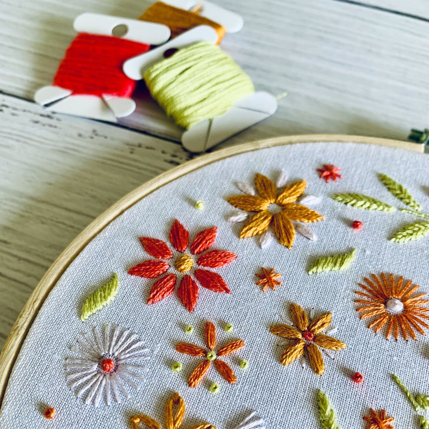 Digital download. Spring floral embroidery hoop art PDF pattern with instructions.  Summer flowers beginner crewel wall decor project